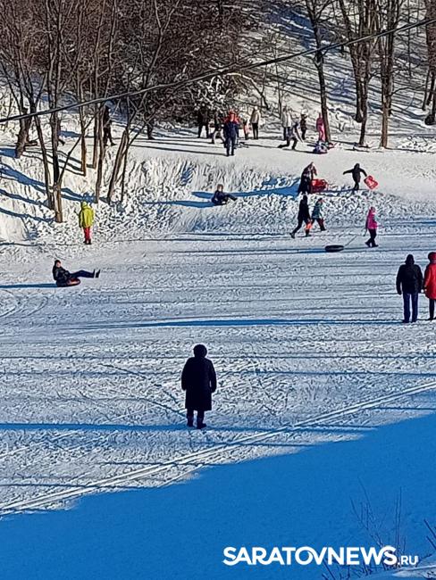 В Старый Новый год к саратовцам на Кумысной поляне вышел Дед Мороз В Старый Новый год к саратовцам на Кумысной поляне вышел Дед Мороз