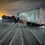 Ночью на въезде в город фура снесла стелу «Саратов»