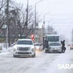 Маршрутка врезалась в иномарку на Кутякова в Саратове Маршрутка врезалась в иномарку на Кутякова в Саратове