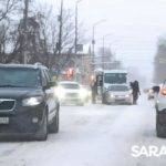 Маршрутка врезалась в иномарку на Кутякова в Саратове Маршрутка врезалась в иномарку на Кутякова в Саратове