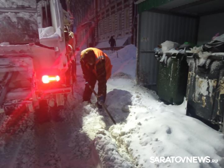 В Саратовской области ведется расчистка подъездных путей к контейнерным площадкам В Саратовской области ведется расчистка подъездных путей к контейнерным площадкам