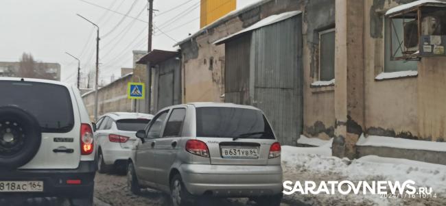 ДТП на Степана Разина в Саратове затрудняет движение транспорта ДТП на Степана Разина в Саратове затрудняет движение транспорта
