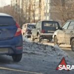 Уборочный «КамАЗ» с иномаркой парализовали движение в Солнечном