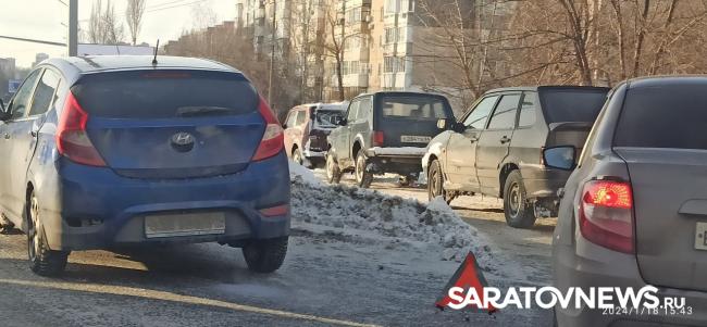Уборочный «КамАЗ» с иномаркой парализовали движение в Солнечном Уборочный «КамАЗ» с иномаркой парализовали движение в Солнечном