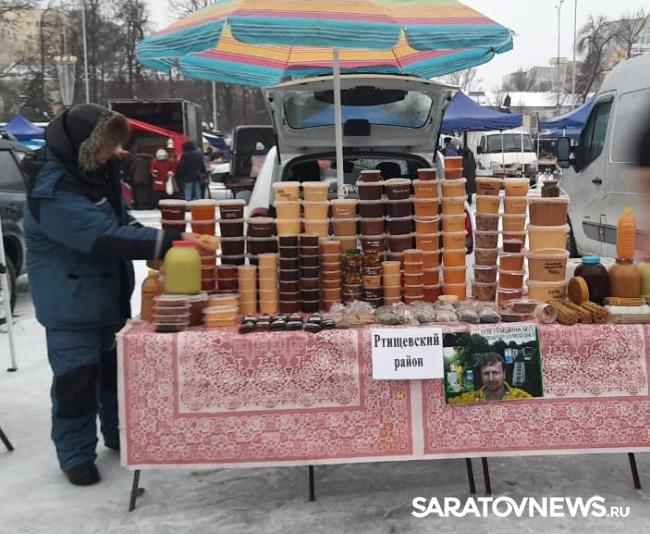 Более 170 сельхозтоваропроизводителей представили продукцию на ярмарке на Театральной площади Более 170 сельхозтоваропроизводителей представили продукцию на ярмарке на Театральной площади