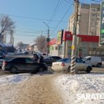 В центре Энгельса столкнулись два автомобиля