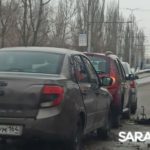 На 50 лет Октября в Саратове столкнулись три авто На 50 лет Октября в Саратове столкнулись три авто