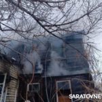 В Волжском районе Саратова горит расселенный дом