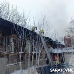 В Волжском районе Саратова горит расселенный дом