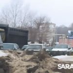 В Солнечном микрорайоне Саратова три автомобиля не поделили дорогу В Солнечном микрорайоне Саратова три автомобиля не поделили дорогу