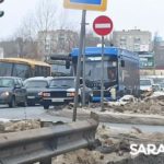 В Солнечном микрорайоне Саратова три автомобиля не поделили дорогу В Солнечном микрорайоне Саратова три автомобиля не поделили дорогу