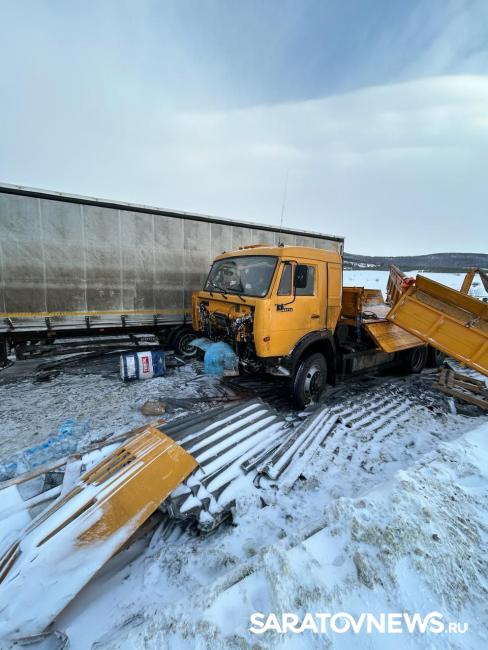 В массовой аварии в Хвалынском районе погиб водитель «МАЗа» В массовой аварии в Хвалынском районе погиб водитель «МАЗа»