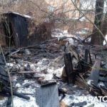 В Энгельсе одновременно горели два заброшенных дома