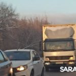Две «Лады» заблокировали движение на Навашина в Саратове