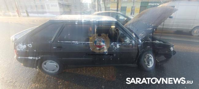В Саратове водитель «14-й» попал в больницу после ДТП с Kia В Саратове водитель «14-й» попал в больницу после ДТП с Kia