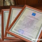 В Энгельсском районе пять молодых семей получили жилищные сертификаты