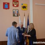 В Энгельсском районе пять молодых семей получили жилищные сертификаты
