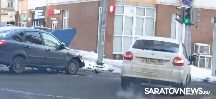 На Чернышевского в Саратове произошло тройное ДТП На Чернышевского в Саратове произошло тройное ДТП