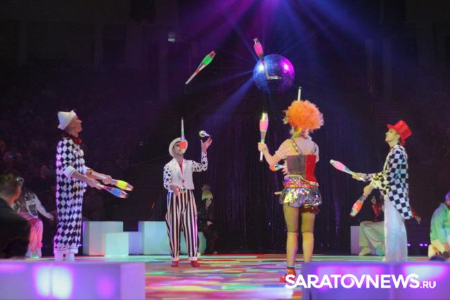 Шоу «WOW!» в Саратовском цирке: вместе мы – сила! Шоу «WOW!» в Саратовском цирке: вместе мы – сила!