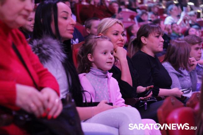 Шоу «WOW!» в Саратовском цирке: вместе мы – сила! Шоу «WOW!» в Саратовском цирке: вместе мы – сила!