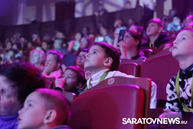 Шоу «WOW!» в Саратовском цирке: вместе мы – сила! Шоу «WOW!» в Саратовском цирке: вместе мы – сила!