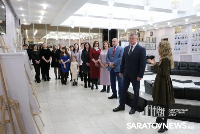 В региональном парламенте открылась фотовыставка «Жены Героев» В региональном парламенте открылась фотовыставка «Жены Героев»
