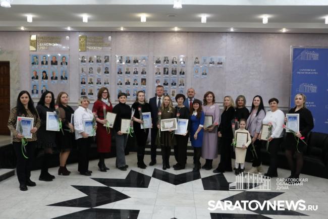 В региональном парламенте открылась фотовыставка «Жены Героев» В региональном парламенте открылась фотовыставка «Жены Героев»