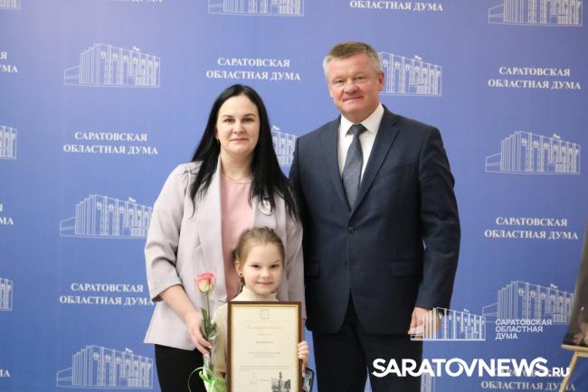 В региональном парламенте открылась фотовыставка «Жены Героев» В региональном парламенте открылась фотовыставка «Жены Героев»
