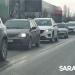Две иномарки блокировали движение у Студгородка в Саратове