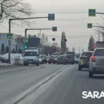 Две иномарки блокировали движение у Студгородка в Саратове