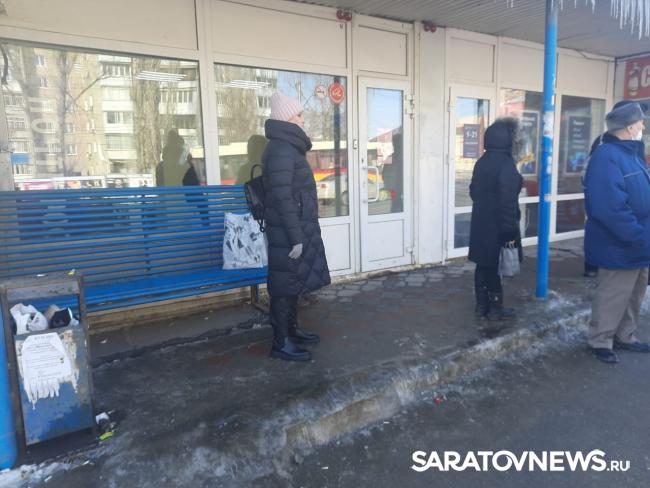 Саратовцы недовольны состоянием остановки на 1-й Дачной Саратовцы недовольны состоянием остановки на 1-й Дачной