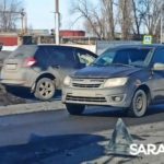 «КамАЗ’ столкнулся с иномаркой на проспекте Строителей в Саратове