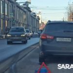 У Крытого рынка в Саратове две иномарки создали длинную пробку У Крытого рынка в Саратове две иномарки создали длинную пробку