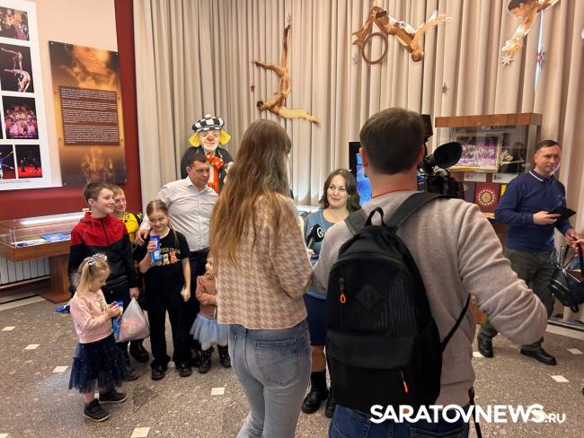 В Саратовском цирке прошла благотворительная акция «Счастливая мама» В Саратовском цирке прошла благотворительная акция «Счастливая мама»