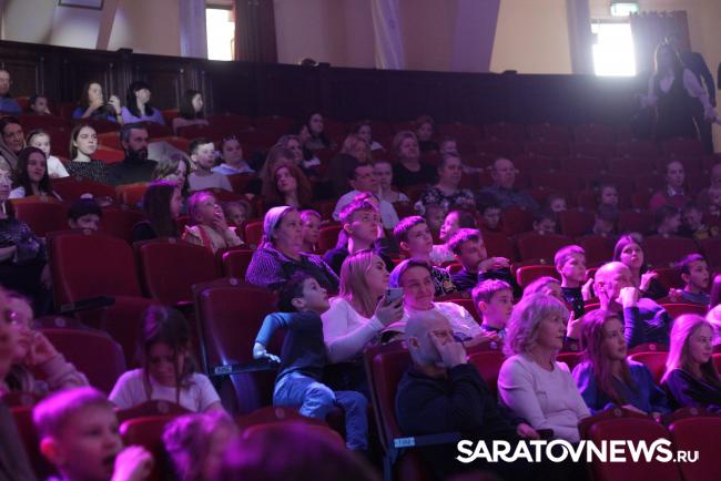 В Саратовском цирке прошла благотворительная акция «Счастливая мама» В Саратовском цирке прошла благотворительная акция «Счастливая мама»