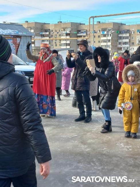В Солнечном микрорайоне Саратова уже начали праздновать Масленицу В Солнечном микрорайоне Саратова уже начали праздновать Масленицу
