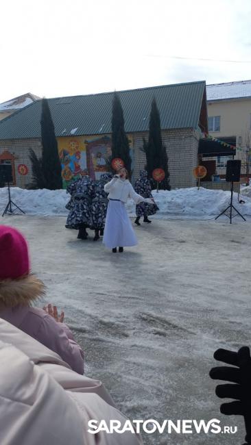 В Солнечном микрорайоне Саратова уже начали праздновать Масленицу В Солнечном микрорайоне Саратова уже начали праздновать Масленицу