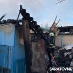 В Завокзальном поселке Саратова сгорел частный дом на две квартиры В Завокзальном поселке Саратова сгорел частный дом на две квартиры