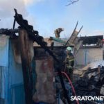 В Завокзальном поселке Саратова сгорел частный дом на две квартиры В Завокзальном поселке Саратова сгорел частный дом на две квартиры