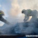 В Завокзальном поселке Саратова сгорел частный дом на две квартиры В Завокзальном поселке Саратова сгорел частный дом на две квартиры