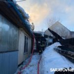 В Завокзальном поселке Саратова сгорел частный дом на две квартиры В Завокзальном поселке Саратова сгорел частный дом на две квартиры
