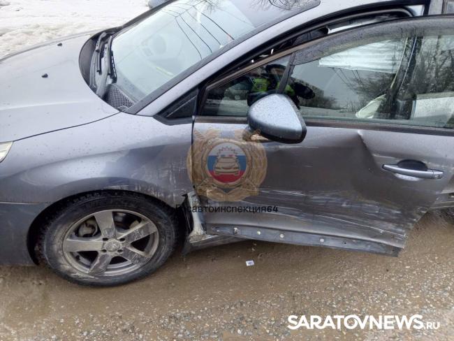 Автоледи пострадала в ДТП на Антонова в Саратове Автоледи пострадала в ДТП на Антонова в Саратове