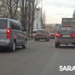 На проспекте Строителей иномарка вылетела на обочину и перевернулась на крышу