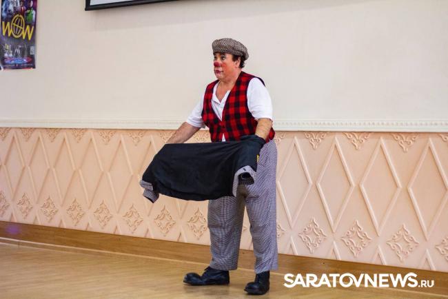 Артисты цирка подарили праздник онкобольным детям Саратовской области Артисты цирка подарили праздник онкобольным детям Саратовской области
