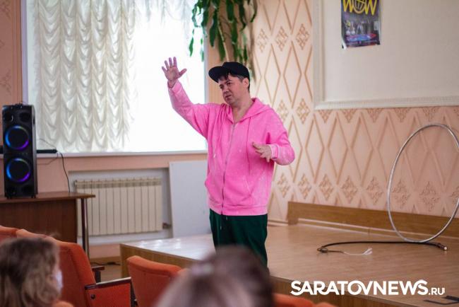 Артисты цирка подарили праздник онкобольным детям Саратовской области Артисты цирка подарили праздник онкобольным детям Саратовской области