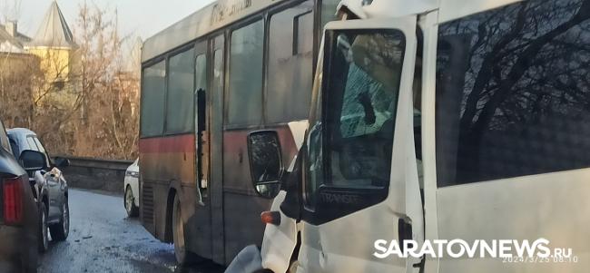 В Саратове мужчина пострадал в тройной аварии на объездной до Юбилейного В Саратове мужчина пострадал в тройной аварии на объездной до Юбилейного