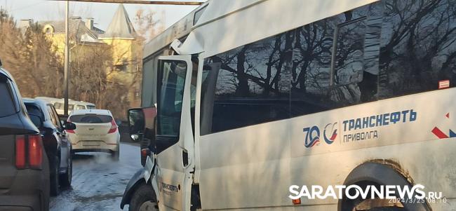 В Саратове мужчина пострадал в тройной аварии на объездной до Юбилейного В Саратове мужчина пострадал в тройной аварии на объездной до Юбилейного