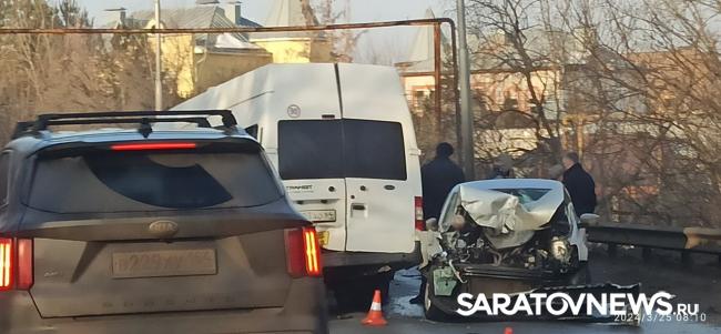 В Саратове мужчина пострадал в тройной аварии на объездной до Юбилейного В Саратове мужчина пострадал в тройной аварии на объездной до Юбилейного