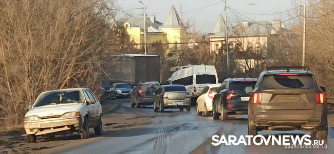 В Саратове мужчина пострадал в тройной аварии на объездной до Юбилейного В Саратове мужчина пострадал в тройной аварии на объездной до Юбилейного
