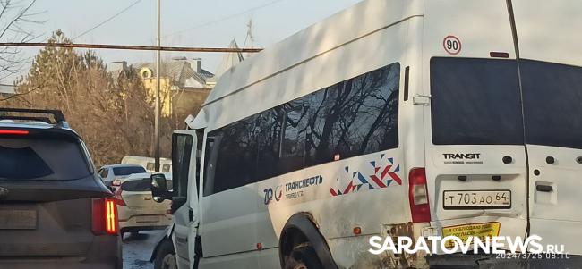 В Саратове мужчина пострадал в тройной аварии на объездной до Юбилейного В Саратове мужчина пострадал в тройной аварии на объездной до Юбилейного